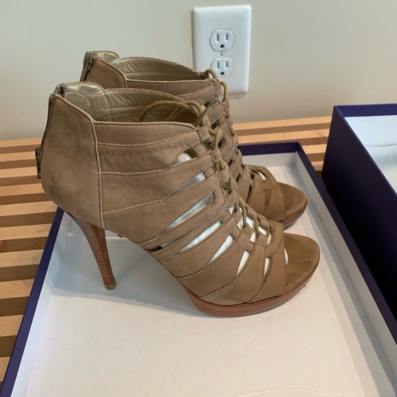 Stewart Weitzman - Picture 3 of 6